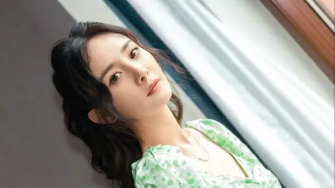 钟楚曦自己化妆一年能省下来一套房